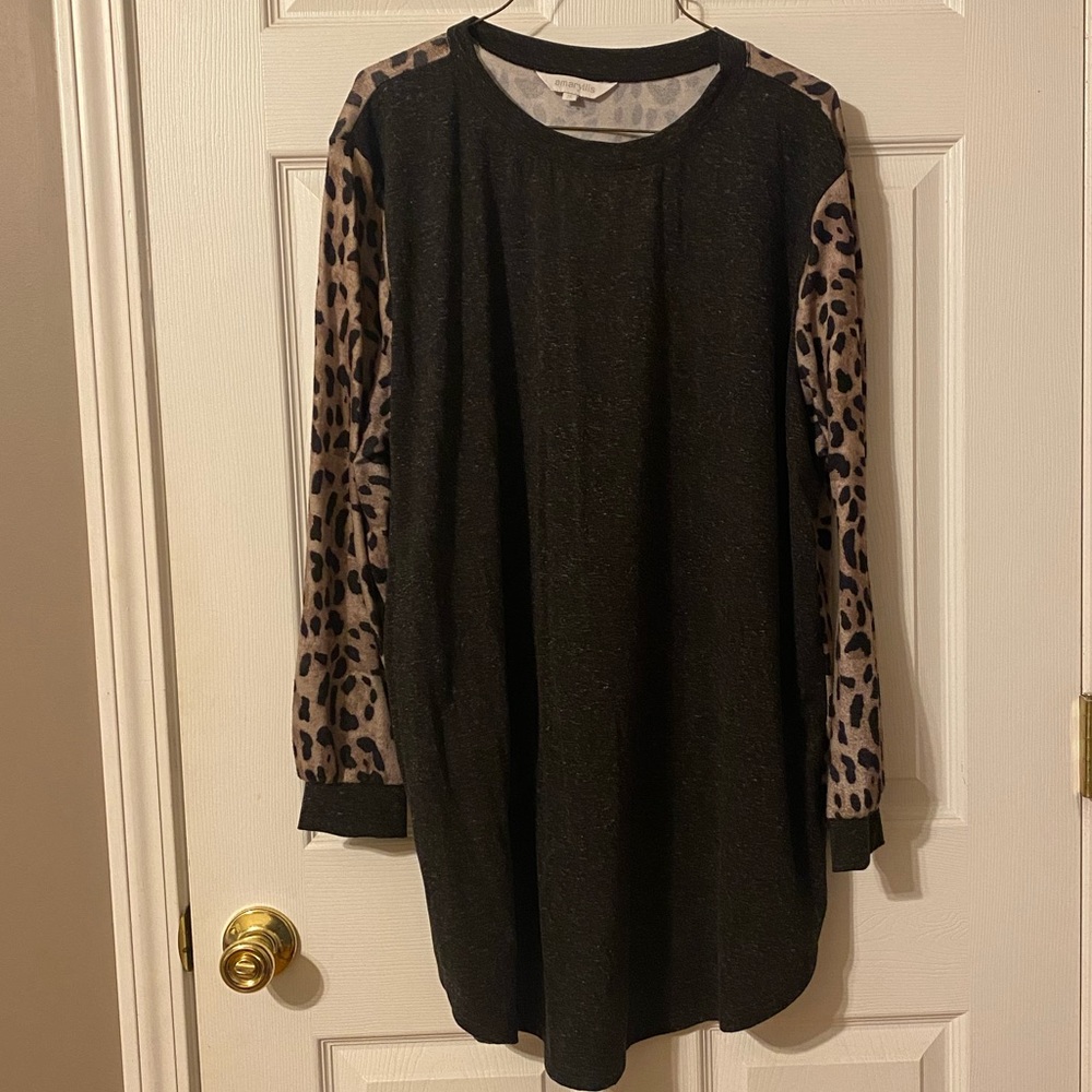EUC Gray and Animal Print Long Sleeve Plus Size Top Size 2X